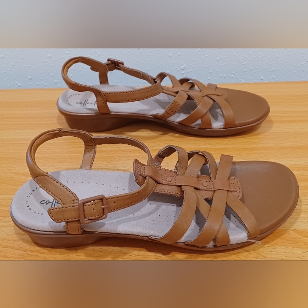 Clark's T-strap Sz 10m brown Leather Sandals. - Picture 3 of 6
